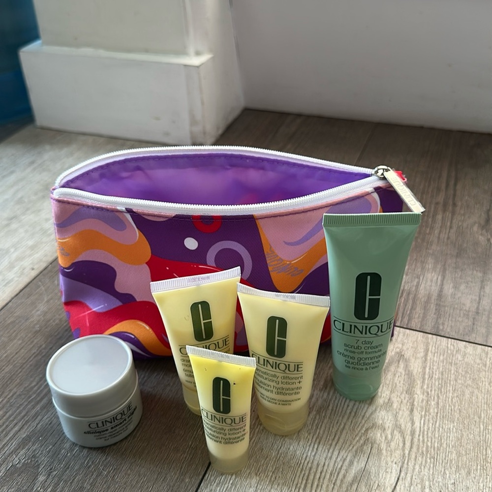Clinique Bundle Cosmetics bag and Lotion Lot